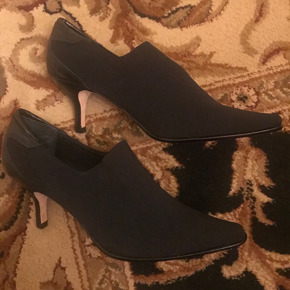 Donald J Pliner black booties. Size 7. New.